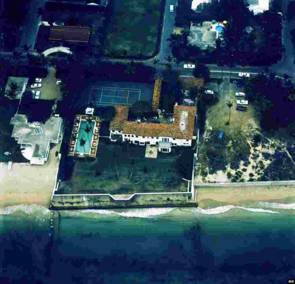 Vista aérea de la mansión frente al mar de la familia Kennedy en Palm Beach (Florida), el 11 de febrero de 1961.