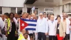 Médicos cubanos en Sierra Leona levantan elogios y preocupación