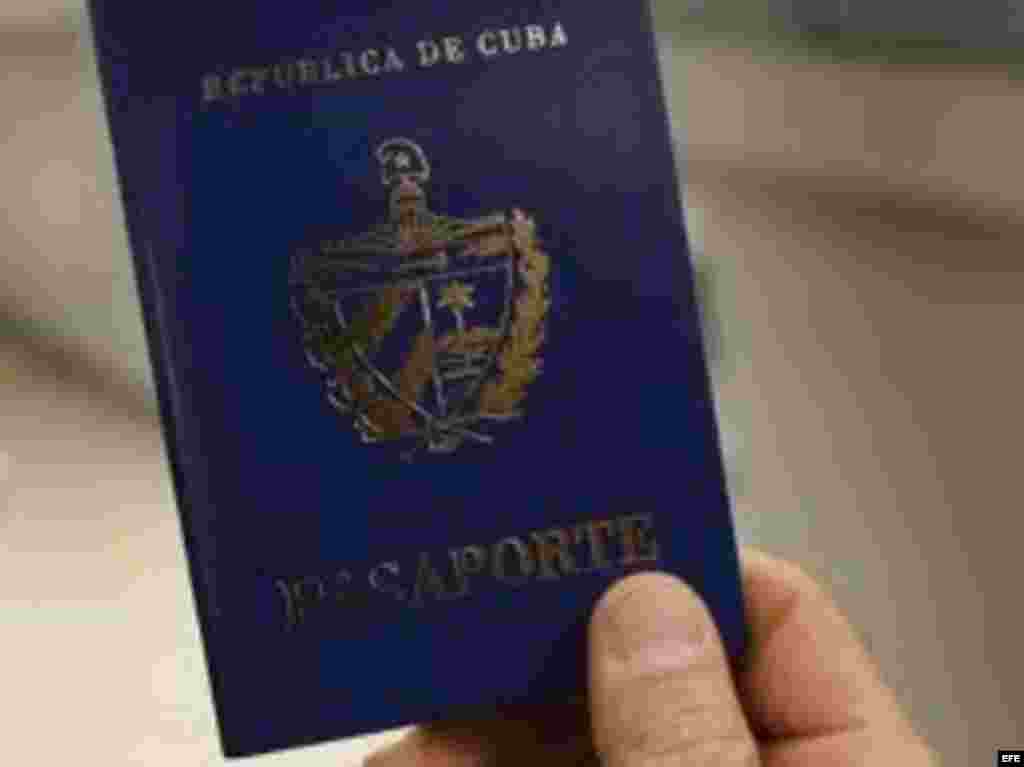 El pasaporte cubano es válido por dos años y prorrogable por seis. 