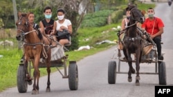 Escena captada este martes en una calle de La Habana (Yamil Lage/AFP).
