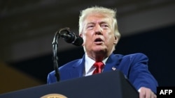 El presidente de Estados Unidos, Donald Trump, habla en la escuela secundaria Wheeler, en Marietta, Georgia, el 22 de julio de 2026.