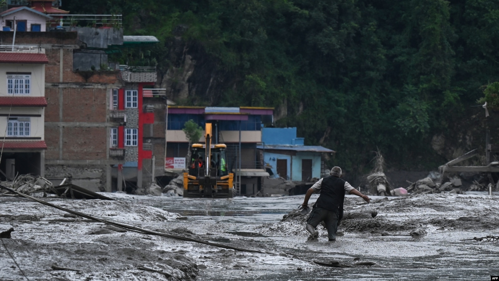 Inundaciones y deslizamientos en Nepal y Tíbet dejan al menos 160 muertos y cientos de desaparecidos