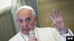 El papa Francisco se despide de Estados Unidos y regresa a Roma.