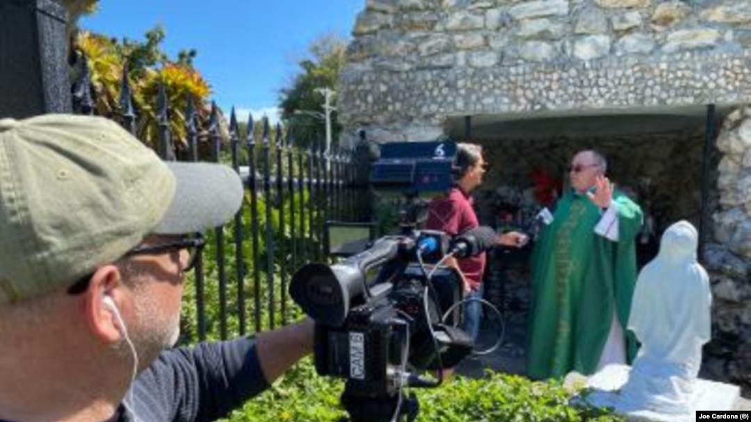 La filmación en Cayo Hueso para el documental, "Aquí están los míos", el cual aborda la influencia de la comunidad cubana en Cayo Hueso.