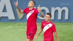 Perú logró el martes su primera victoria en un Mundial en los últimos 40 años