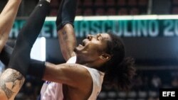 Edward Santana (d) de República Dominicana. 