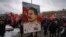 Una imagen del dictador Stalin en una manifestación el 5 de marzo de 2023 en Moscú, en el 70 aniversario de su muerte. (AP/Alexander  Zemlianichenko).