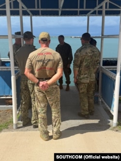 Durante una visita operativa a la Estación Naval de la Bahía de Guantánamo, el comandante del SOUTHCOM, general Francis L. Donovan, observó sistemas no tripulados.