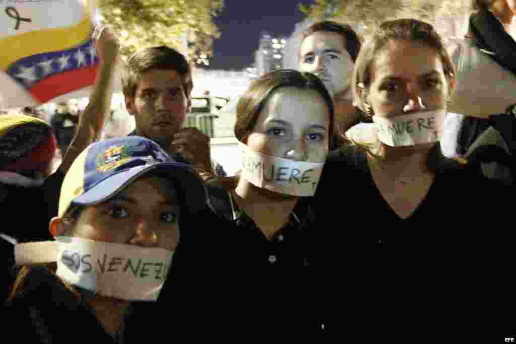 PROTESTAS EN CONTRA DE MADURO SE MANIFIESTAN ANTES DE LA INVESTIDURA DE BACHELET