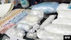 Droga, dinero y otros efectos intervenidos a la red de distribución de cocaína a gran escala liderada por un grupo de colombianos que introducía la sustancia en España. EFE/Javier Cebollada