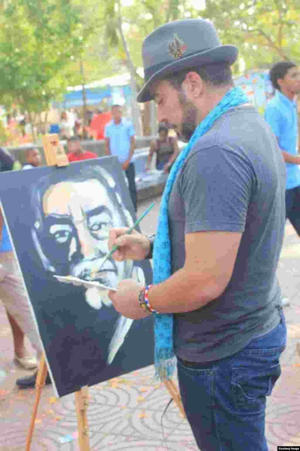 El artista plástico Jimmy Verdecia, acción pública.