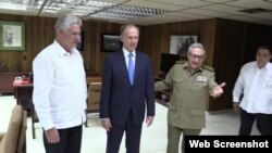 Foto de Archivo: El gobernante de Cuba, Miguel Díaz-Canel, el Secretario del Consejo de Seguridad de la Federación Rusa, Nikolai Patrushev, y el general Raúl Castro. 