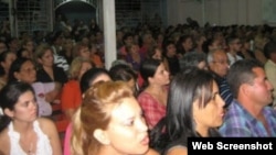 Feligreses celebran culto en la Primera Iglesia Bautista “Maranatha: Cristo Vive” en Holguín. (Foto: CSW)
