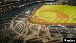 Un juego de Grandes Ligas entre Arizona Diamondbacks y Los Angeles Dodgers en un estadio vacío por la pandemia. Mark J. Rebilas-USA TODAY Sports