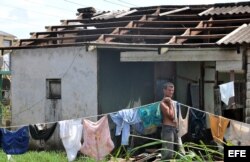 Una casa sin techo tras el paso de un huracán, en el poblado pinareño de Los Palacios. EFE