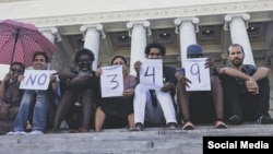 Artistas del Movimiento de San Isidro, en La Habana, protestan contra la imposición del decreto 349. (Archivo)
