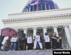 Artistas del Movimiento de San Isidro, en La Habana, protestan contra la imposición del Decreto 349 (FACEBOOK).