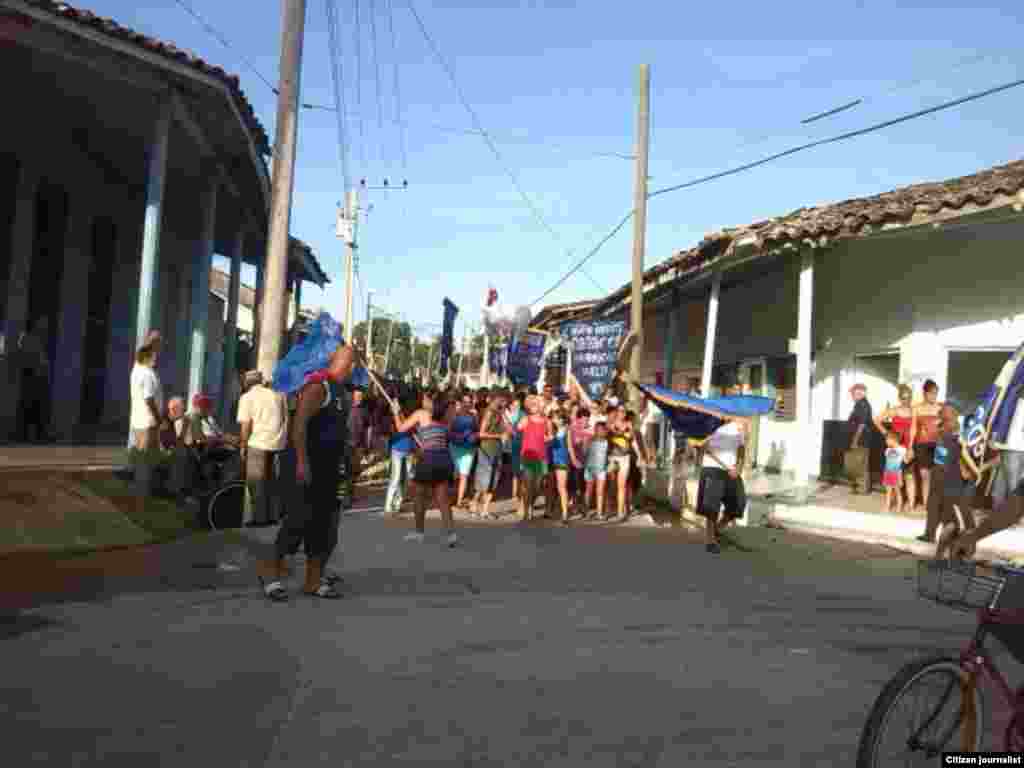 Reporta Cuba Simulacro de Parrandas en Vueltas el 27 de septiembre. Foto Niurcys Acosta. 