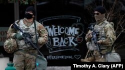 Efectivos de la Guardia Nacional, en la ciudad de Washington, DC, el 18 de enero de 2021. (Timothy A. Clark / AFP).