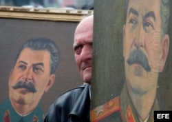 Un retrato del dictador soviético Iósif Stalin.