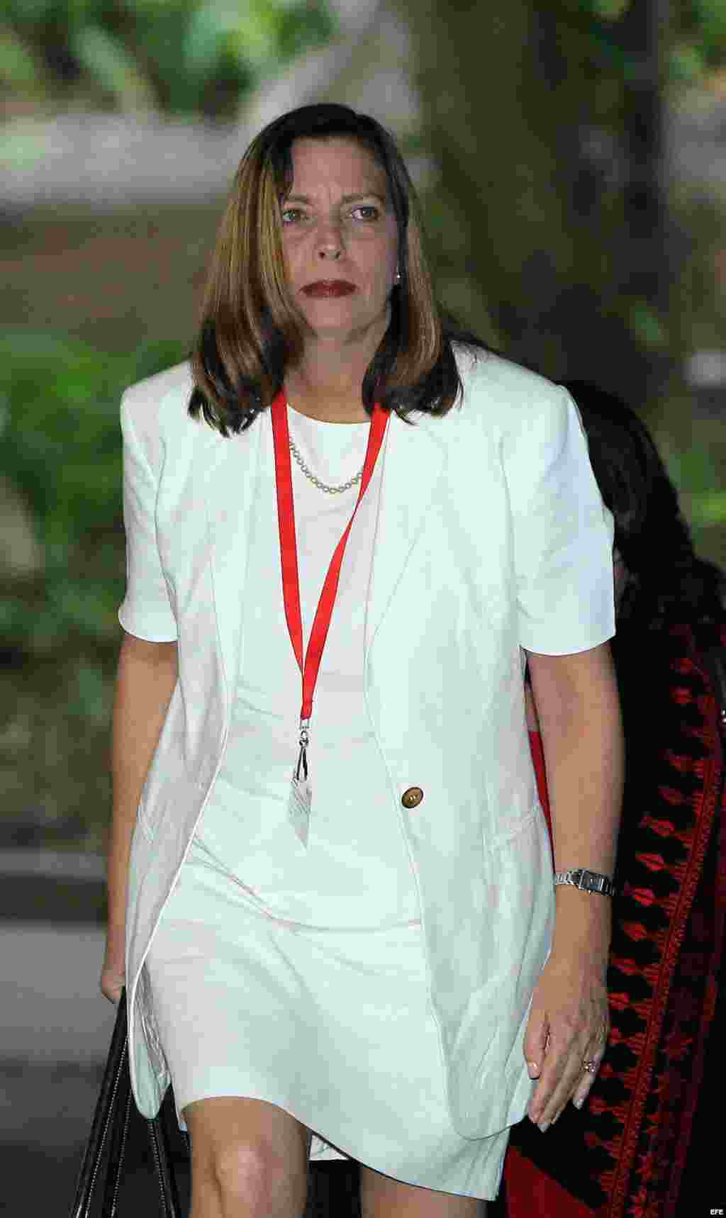 Josefina Vidal, directora para Estados Unidos del Ministerio de Relaciones Exteriores de Cuba, llega hoy, jueves 22 de enero de 2015, al Palacio de Convenciones de La Habana (Cuba).