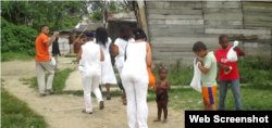 Reporta Cuba. Damas de Blanco. Acción del proyecto "Extendiendo nuestras manos" a niños en Marianao y La Lisa.