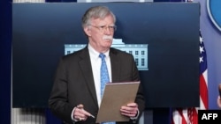 El asesor de Seguridad Nacional, John Bolton, se dirige a la prensa en la Casa Blanca. 