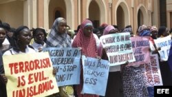 Mujeres cristianas y musulmanas exigen la liberación de las niñas secuestradas en Bauchi (Nigeria).