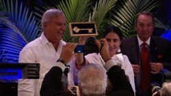 Yoani Sánchez recibe la llave de la ciudad de Coral Gables