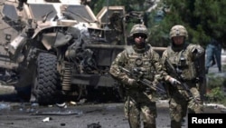 Soldados de la OTAN patrullan después de un ataque suicida en Kabul. (Archivo)