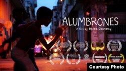 Cartel promocional del filme "Alumbrones", de Bruce Donnelly.