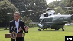 El presidente Barack Obama hace declaraciones a la prensa desde los jardines de la Casa Blanca.