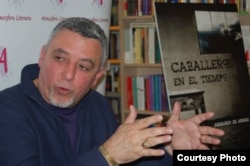 El escritor cubano exiliado Armando de Armas.