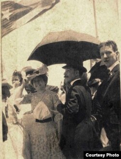 Tomasa Figueredo y Francisco Chaves Milanés en El Morro el 20 de mayo de 1902.