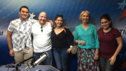 1800 Online con los presentadores cubanos Thalia Marín y David López