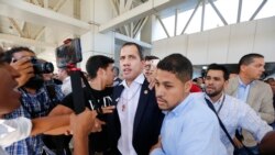 El presidente encargado de Venezuela, Juan Guaidó, en el aeropuerto de Maiquetía, en La Guaira, el martes 11 de febrero del 2020, a su regreso a esa nación sudamericana.