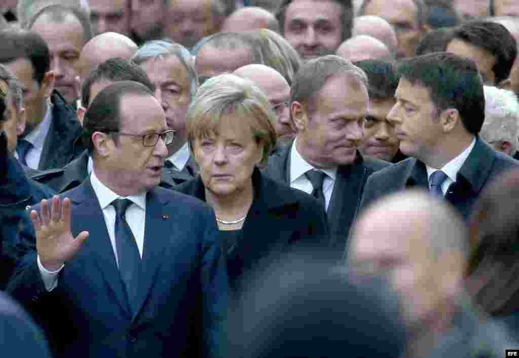 De izquierda a derecha: Francois Hollande, Angela Merkel, el presidente Consejo Europeo Donald Tusk y premier italiano Matteo Renzi. 