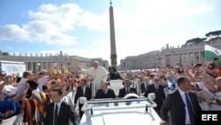 El papa Francisco a su llegada a la Plaza de San Pedro del Vaticano. (Archivo).