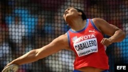 Denia Caballero, discóbola cubana busca una medalla de oro en el Campeonato Mundial de atletismo en Londres.