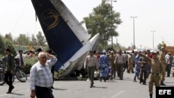 Vista del lugar donde se estrelló el avión en Teheran.