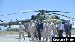 Presidente sirio visita base aérea en Hamimin