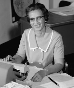 El trabajo de Katherine Johnson en el Centro de Investigaciones Langley facilitó los vuelos espaciales de la NASA en la década de 1960. (NASA)