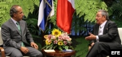 Raúl Castro y Felipe Calderón reunidos en el Palacio de la Revolución.
