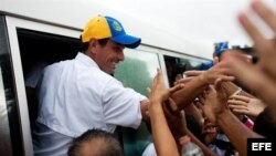  Ell candidato opositor, Henrique Capriles, en un maratónico recorrido por todo el país.