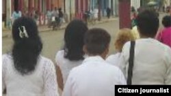 Reporta Cuba Archivo: Damas de Blanco de Matanzas asisten a misa Foto Sayli Navarro