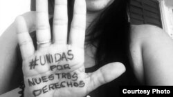 Marthadela Tamayo en la campaña por el cese de la violencia de género en Cuba (Foto: Cortesía de la activista).