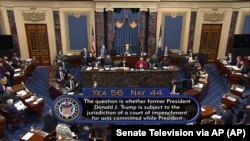 Captura del momento de la votación sobre la constitucionalidad de someter al expresidente Donald Trump a un juicio político, el 9 de febrero de 2021. Senate TV vía AP.
