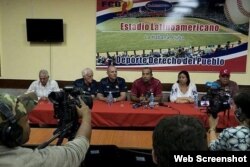 La Federación Cubana de Béisbol y dirigentes de la Liga Can-Am realizaron una rueda de prensa en La Habana.
