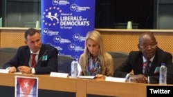 De izquierda a derecha, José Daniel Ferrer, Dita Charanzová y Manuel Cuesta Morúa en un panel del Parlamento Europeo.