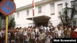 Cubanos que ocuparon embajada Perú en La Habana abril 4 1980